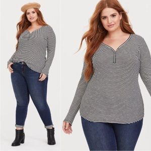 Torrid ribbed knit long sleeve Henley Tee striped black/white, women’s size 2X